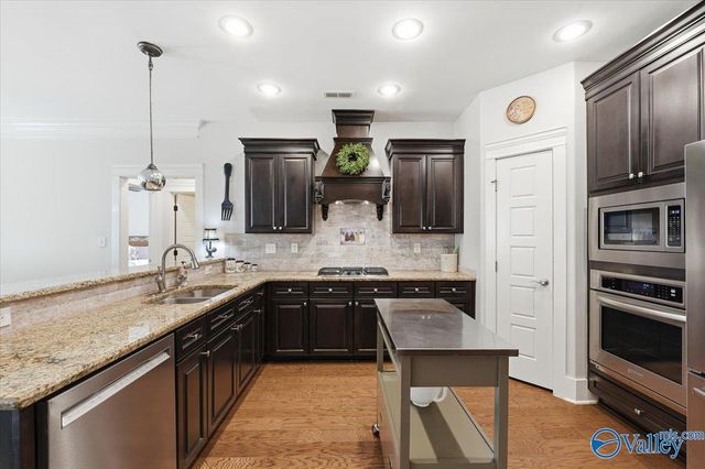 63 Walnut Cove Boulevard SW, Huntsville, AL 35824