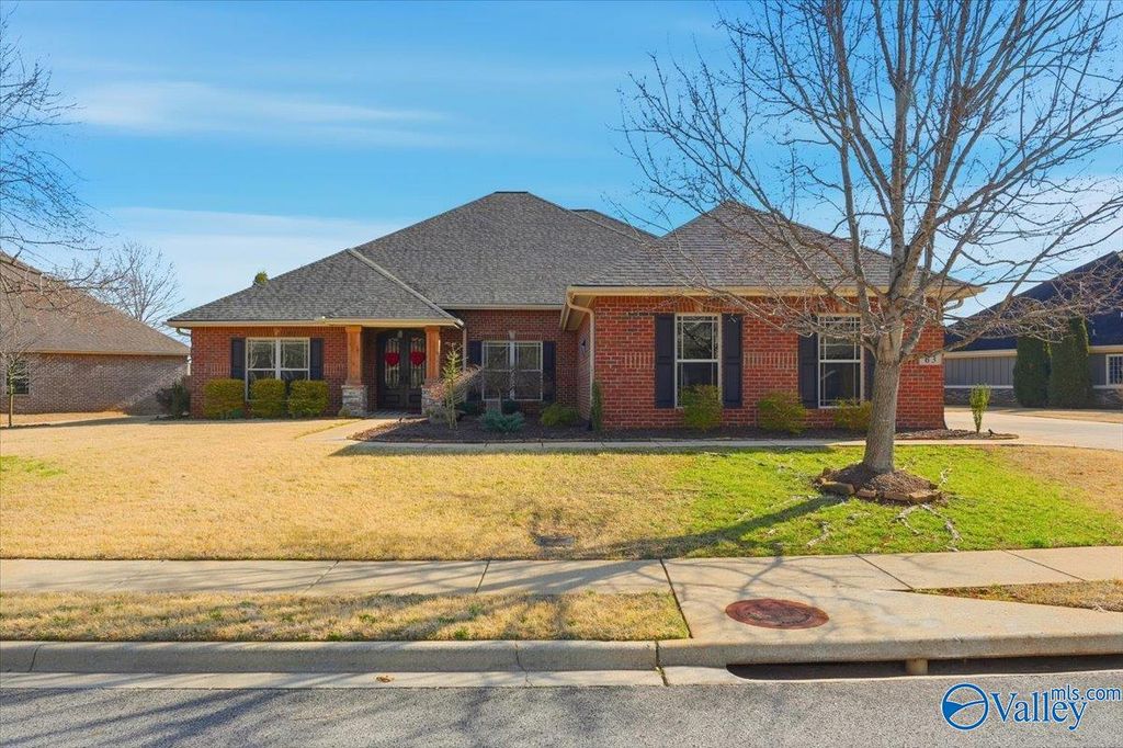 63 Walnut Cove Boulevard SW, Huntsville, AL 35824