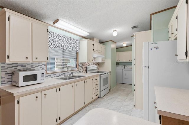 1798 FOX HILL DRIVE, Lakeland, FL 33810