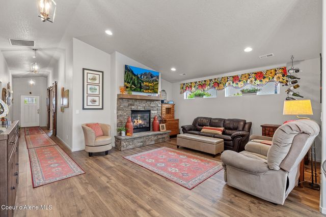 9808 N BERKSHIRE ST, Hayden, ID 83835