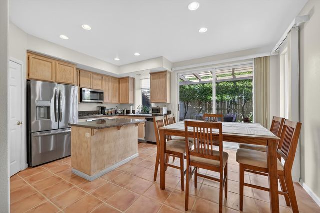 1160 Cobble Fields Ct, Folsom, CA 95630
