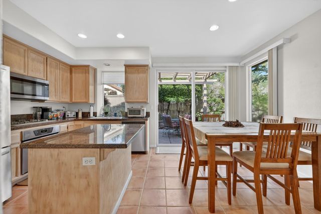 1160 Cobble Fields Ct, Folsom, CA 95630