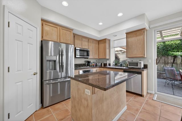 1160 Cobble Fields Ct, Folsom, CA 95630