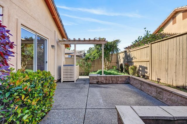 1160 Cobble Fields Ct, Folsom, CA 95630