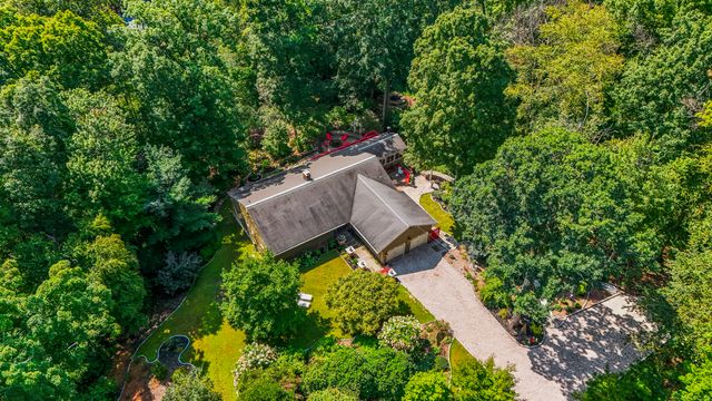 92 Kenmore Road, Bloomfield, CT 06002