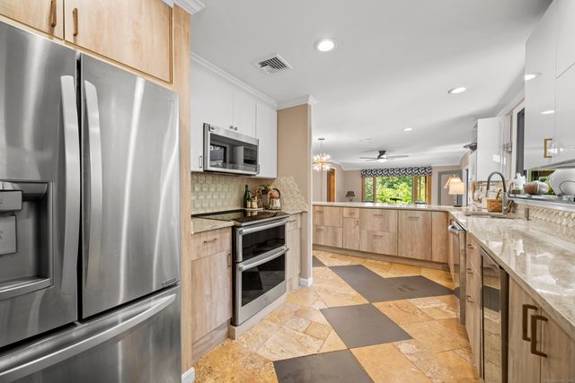92 Kenmore Road, Bloomfield, CT 06002
