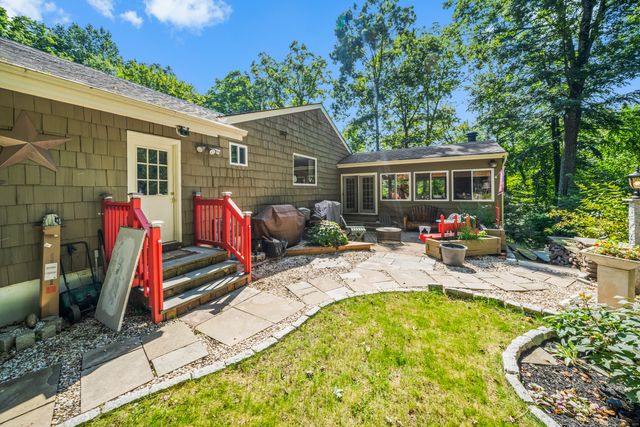 92 Kenmore Road, Bloomfield, CT 06002