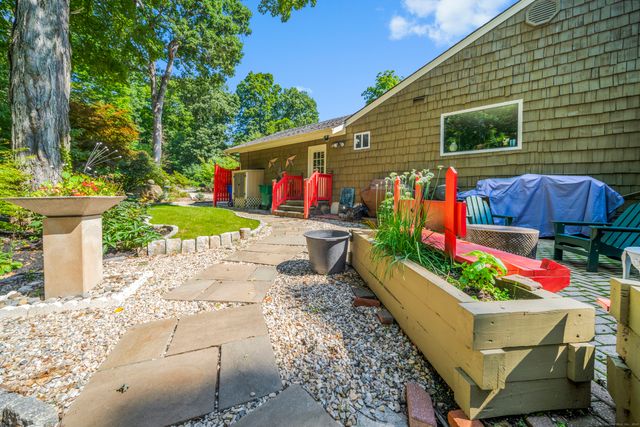 92 Kenmore Road, Bloomfield, CT 06002