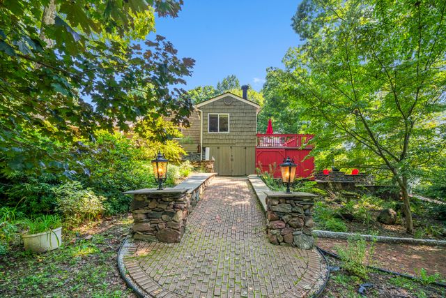 92 Kenmore Road, Bloomfield, CT 06002