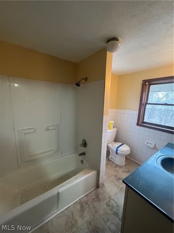 577 Rhodes Avenue, Akron, OH 44307