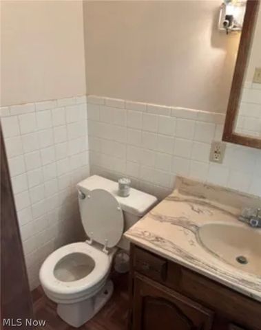 577 Rhodes Avenue, Akron, OH 44307