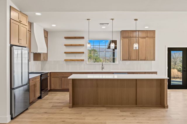 815 Safley Hollow Rd, Mcminnville, TN 37110