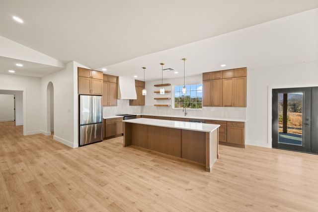 815 Safley Hollow Rd, Mcminnville, TN 37110