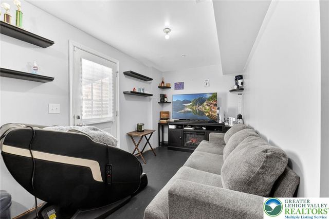 2132 Cross Country Road, Northampton Boro, PA 18067