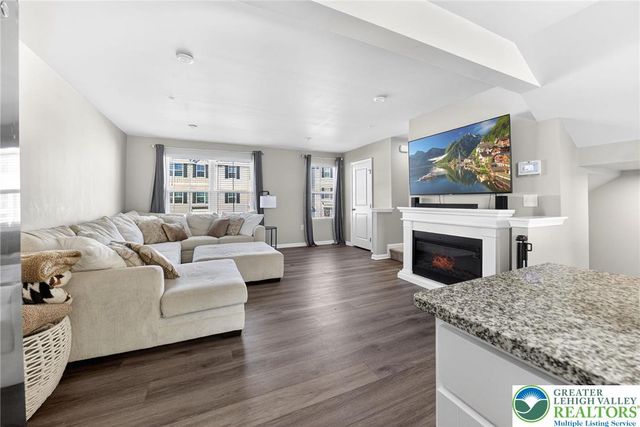 2132 Cross Country Road, Northampton Boro, PA 18067