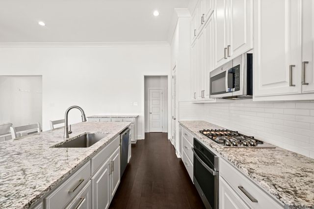 10233 Oak Colony Blvd, Baton Rouge, LA 70817