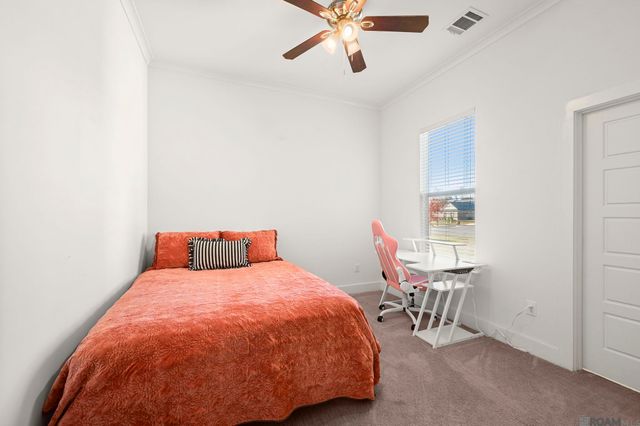 10233 Oak Colony Blvd, Baton Rouge, LA 70817