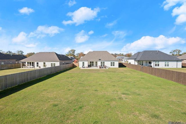 10233 Oak Colony Blvd, Baton Rouge, LA 70817