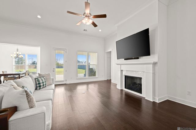 10233 Oak Colony Blvd, Baton Rouge, LA 70817