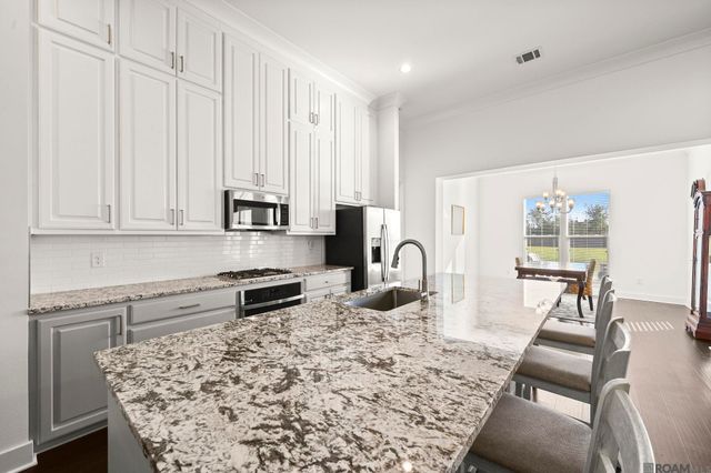 10233 Oak Colony Blvd, Baton Rouge, LA 70817