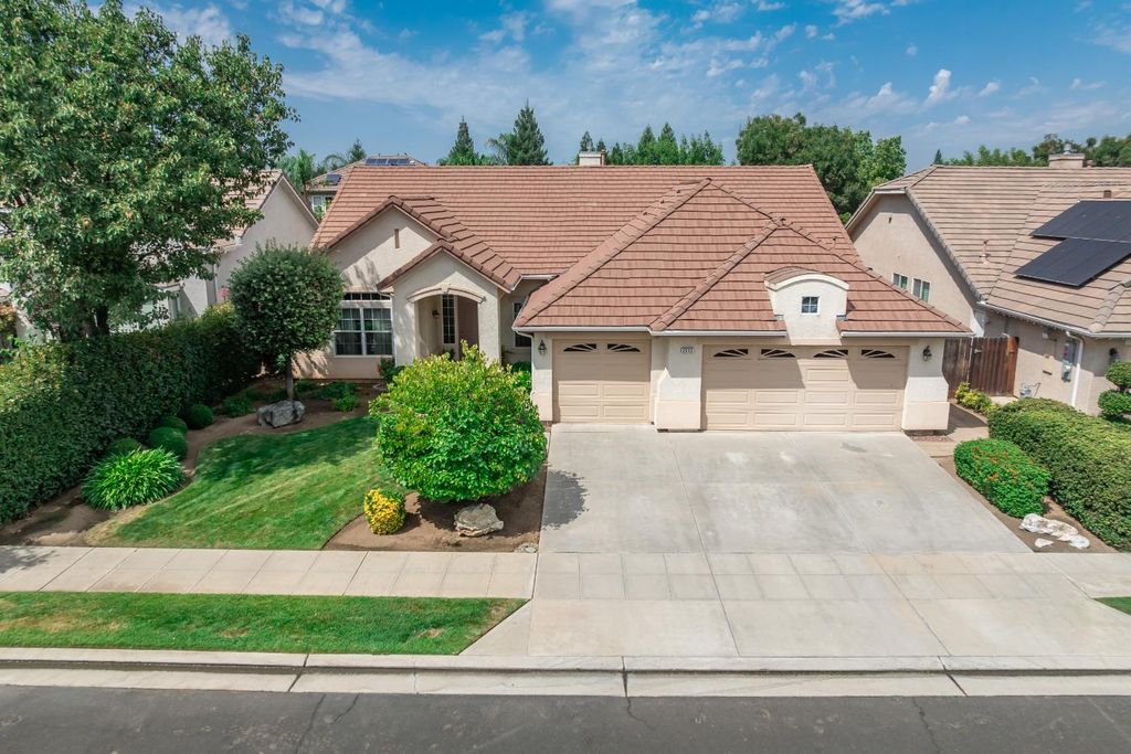 2552 Blackwood Avenue, Clovis, CA 93619