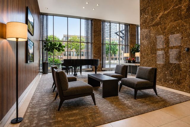 655 W Irving Park Road 4403, Chicago, IL 60613