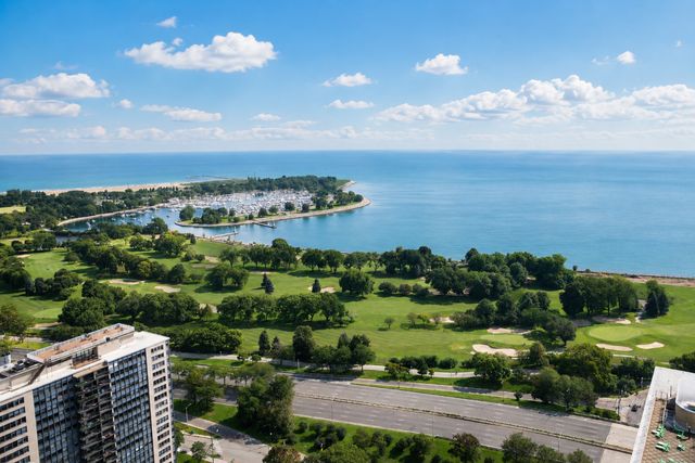 655 W Irving Park Road 4403, Chicago, IL 60613