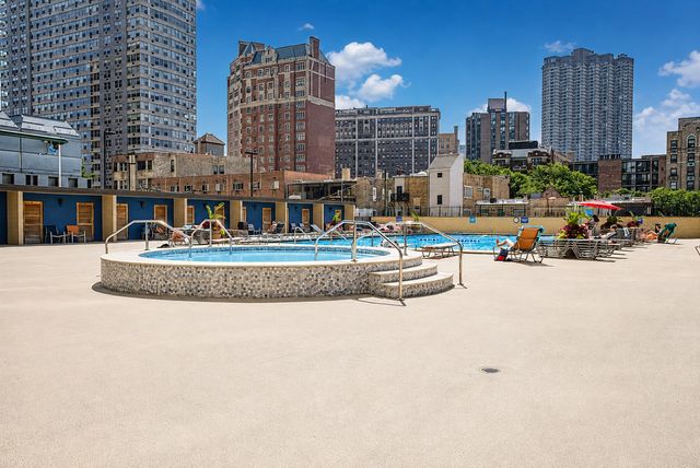 655 W Irving Park Road 4403, Chicago, IL 60613