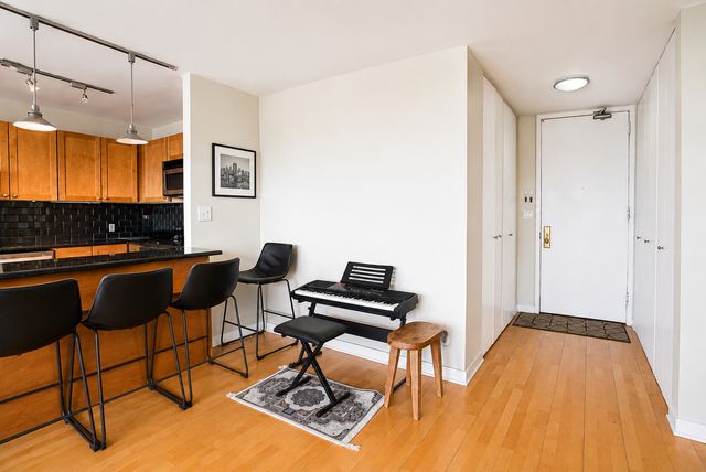 655 W Irving Park Road 4403, Chicago, IL 60613