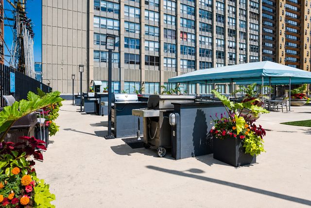 655 W Irving Park Road 4403, Chicago, IL 60613
