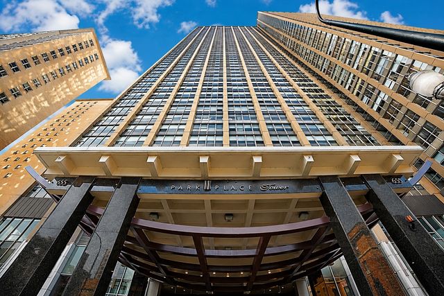655 W Irving Park Road 4403, Chicago, IL 60613