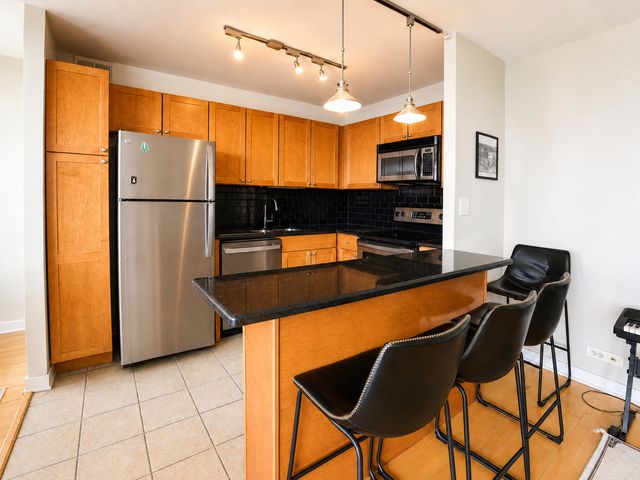 655 W Irving Park Road 4403, Chicago, IL 60613