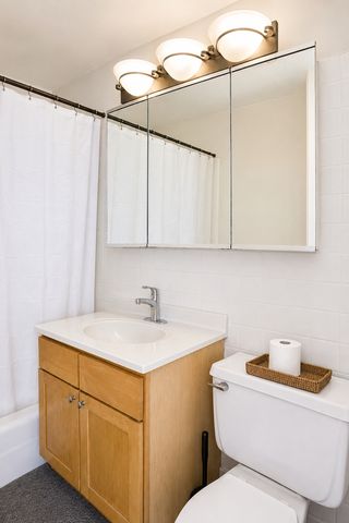 655 W Irving Park Road 4403, Chicago, IL 60613
