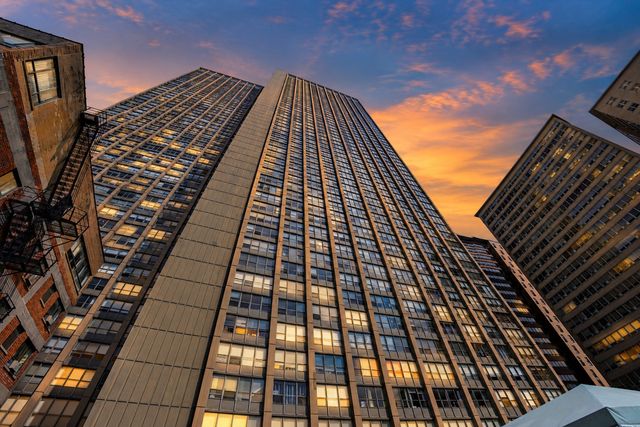 655 W Irving Park Road 4403, Chicago, IL 60613
