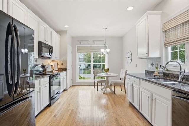 22 Cottage Cove, Plymouth, MA 02360