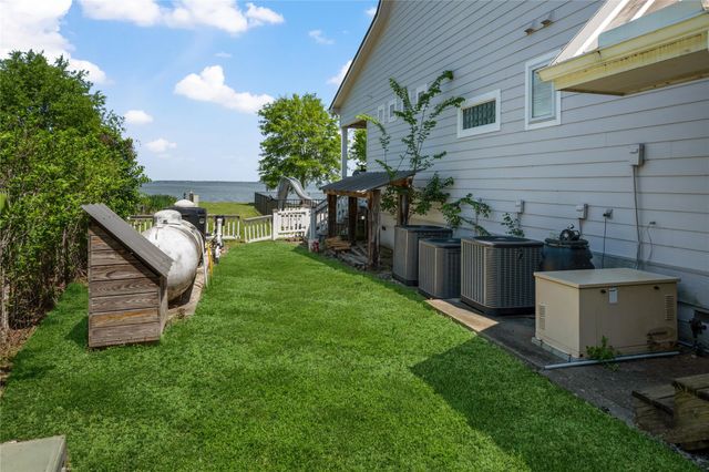 101 Oak Arbor Lane, Coldspring, TX 77331