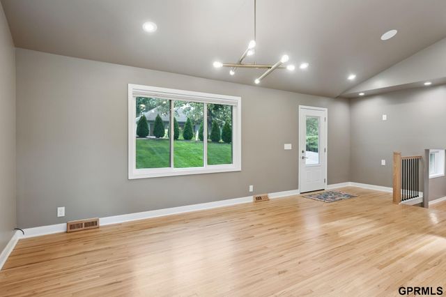 9334 Spring Street, Omaha, NE 68124