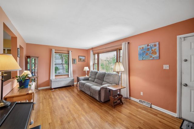 119 E Pleasant View Drive, Des Moines, IA 50315