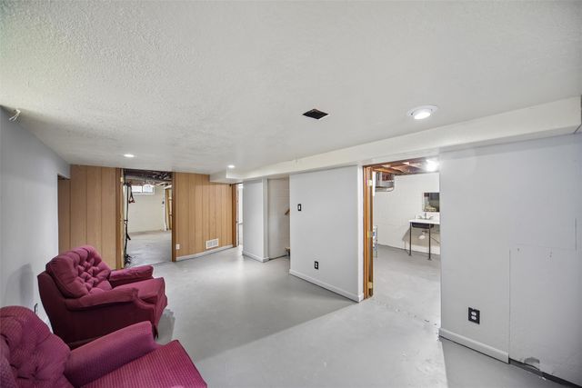 119 E Pleasant View Drive, Des Moines, IA 50315