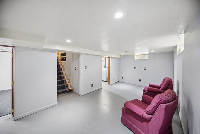 119 E Pleasant View Drive, Des Moines, IA 50315