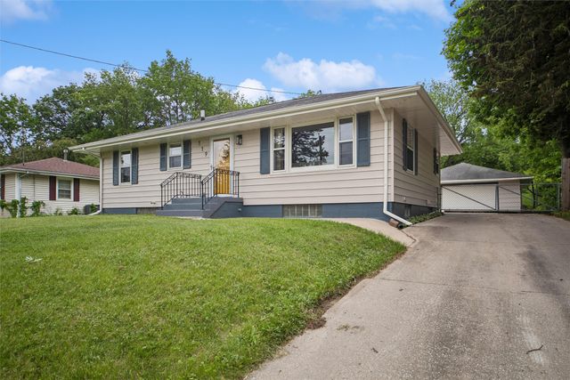 119 E Pleasant View Drive, Des Moines, IA 50315