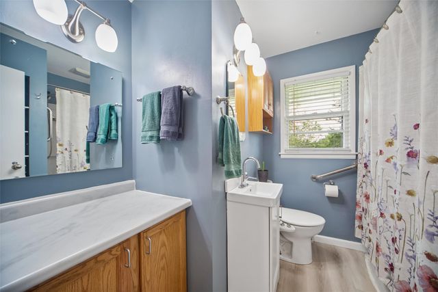 119 E Pleasant View Drive, Des Moines, IA 50315