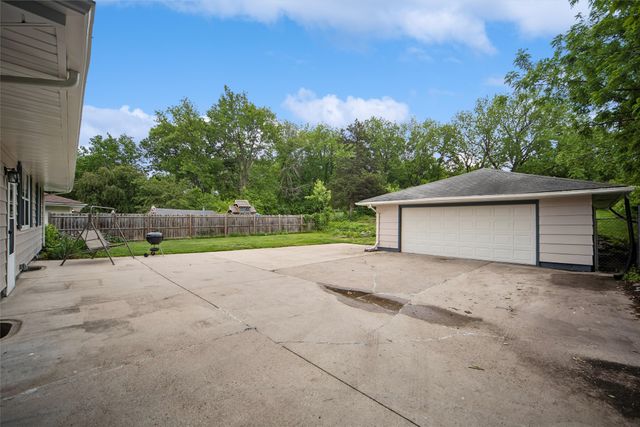 119 E Pleasant View Drive, Des Moines, IA 50315