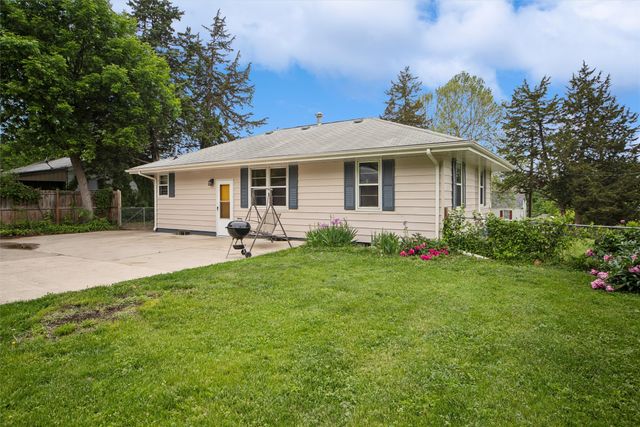 119 E Pleasant View Drive, Des Moines, IA 50315