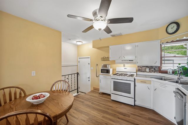 119 E Pleasant View Drive, Des Moines, IA 50315