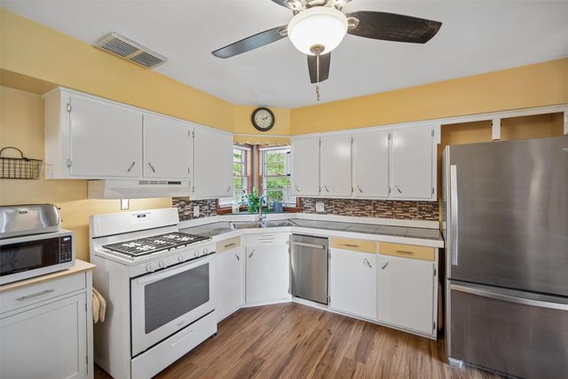 119 E Pleasant View Drive, Des Moines, IA 50315