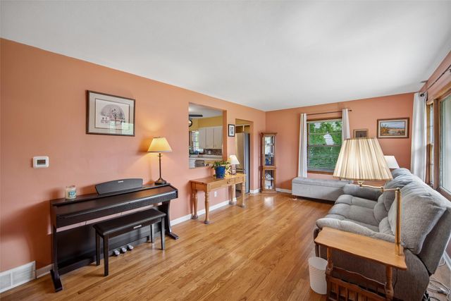 119 E Pleasant View Drive, Des Moines, IA 50315