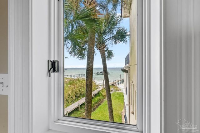 39 E Galvez Ct, Pensacola Beach, FL 32561