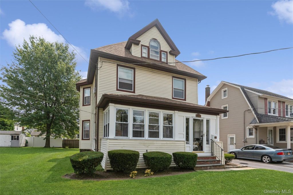 10 Driscoll Avenue, Rockville Centre, NY 11570 — photo 2