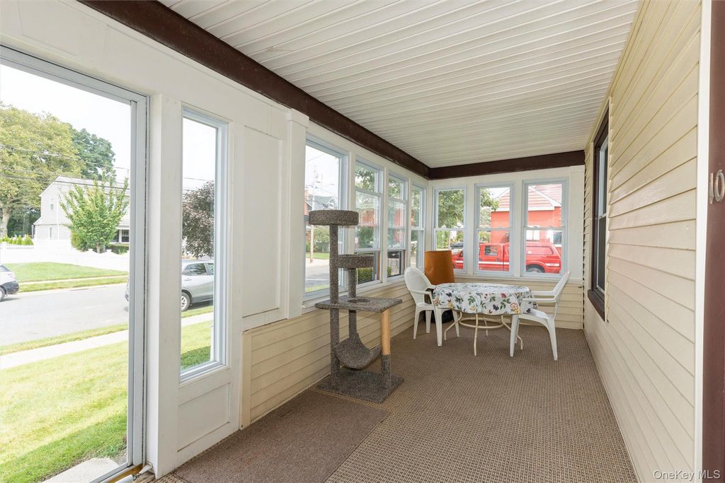 10 Driscoll Avenue, Rockville Centre, NY 11570 — photo 3